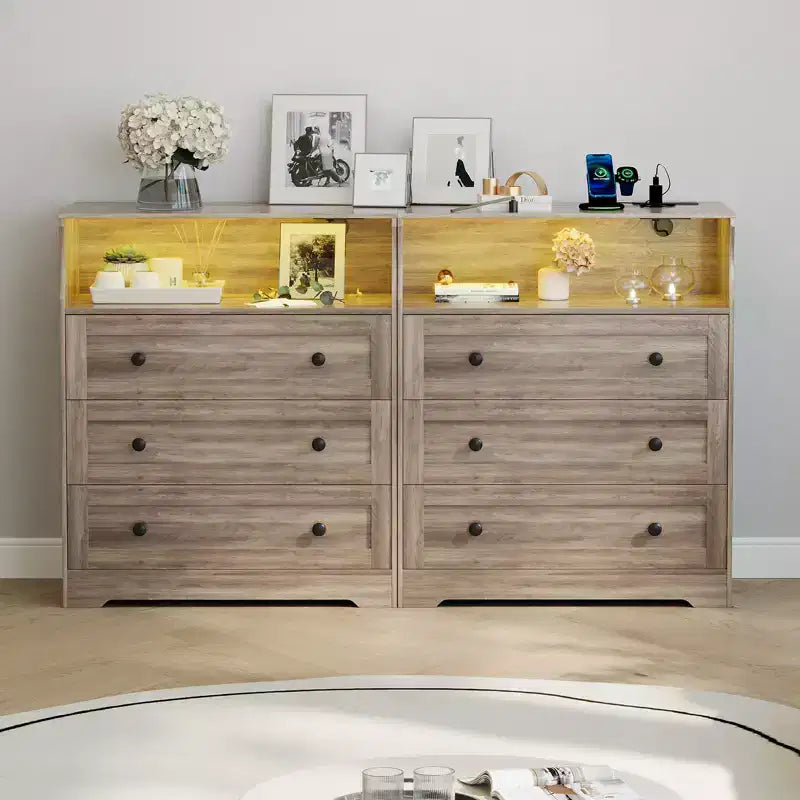 Small Dresser for Bedroom Closet Bedside with 3 Drawers, Wooden Dressers with Charging Station and LED Lights, Wood Chest of Drawers for Living Room