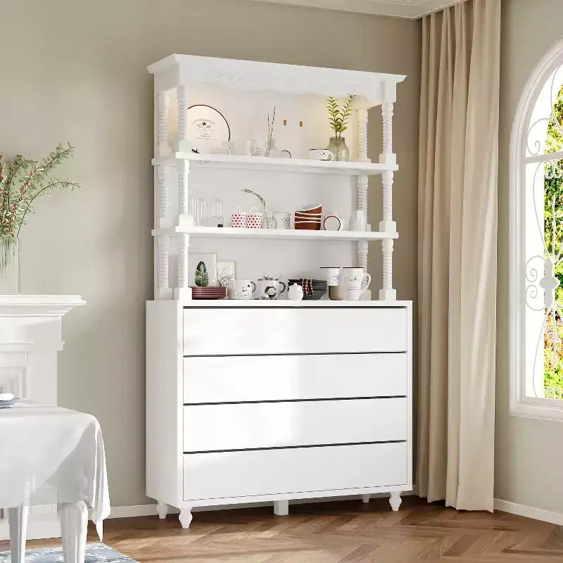 Meuble à liqueur blanc vintage avec étagères en verre trempé, 4 tiroirs et casier à vin avec éclairage LED, armoire de bar multi-rangements et vitrine