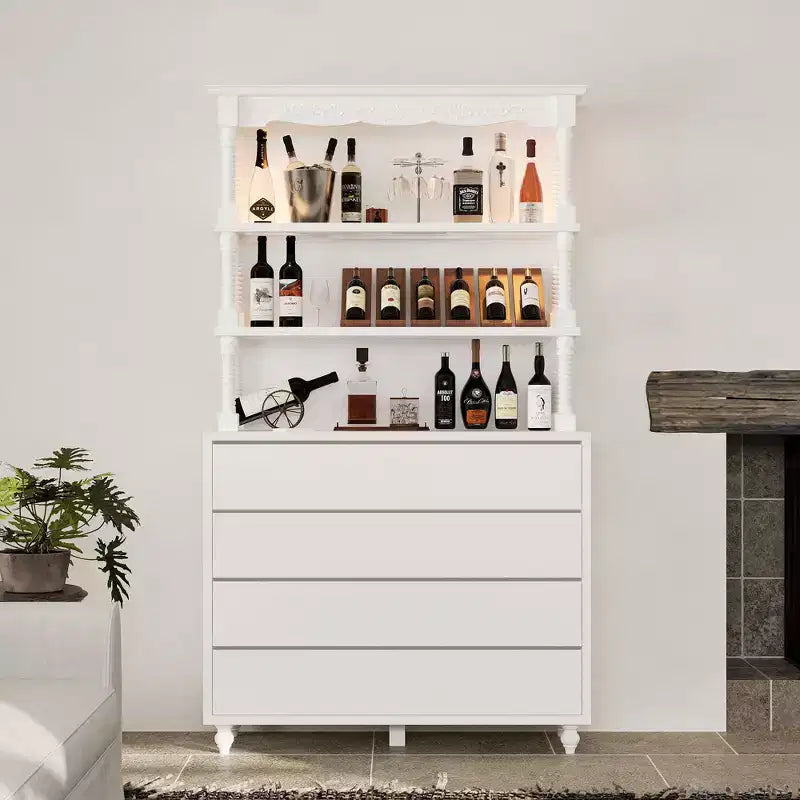 Meuble à liqueur blanc vintage avec étagères en verre trempé, 4 tiroirs et casier à vin avec éclairage LED, armoire de bar multi-rangements et vitrine