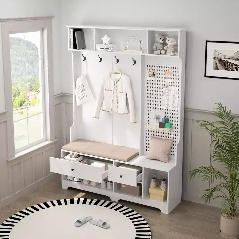 Meuble d'entrée multifonctionnel avec banc rembourré en lin amovible, porte-manteaux à 4 crochets, étagères de rangement et panneau perforé DIY pour couloir, blanc