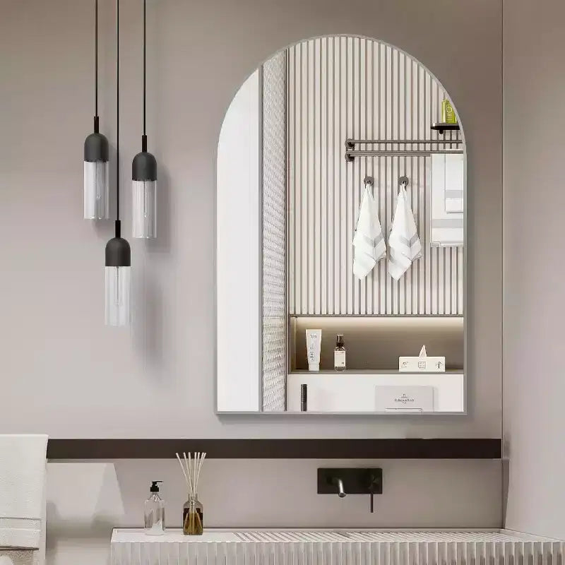 Miroir de salle de bain mural à cadre métallique arqué