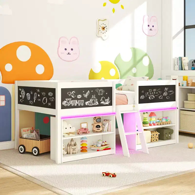 Lit cabane simple en bois avec bibliothèques pour enfant - lit bas
