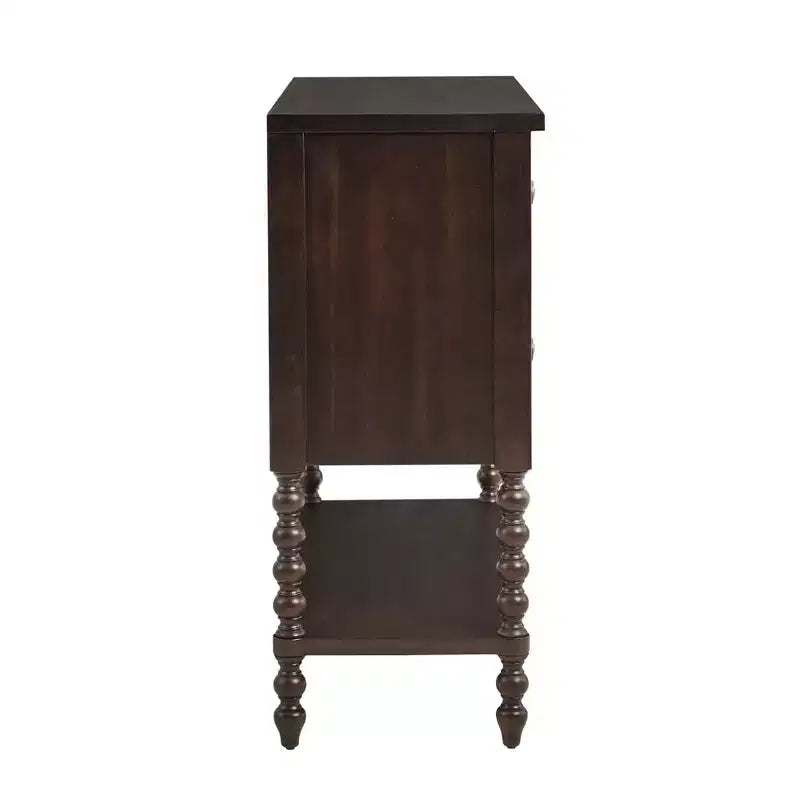 Commode d'appoint en bois de style ferme avec pieds tournés