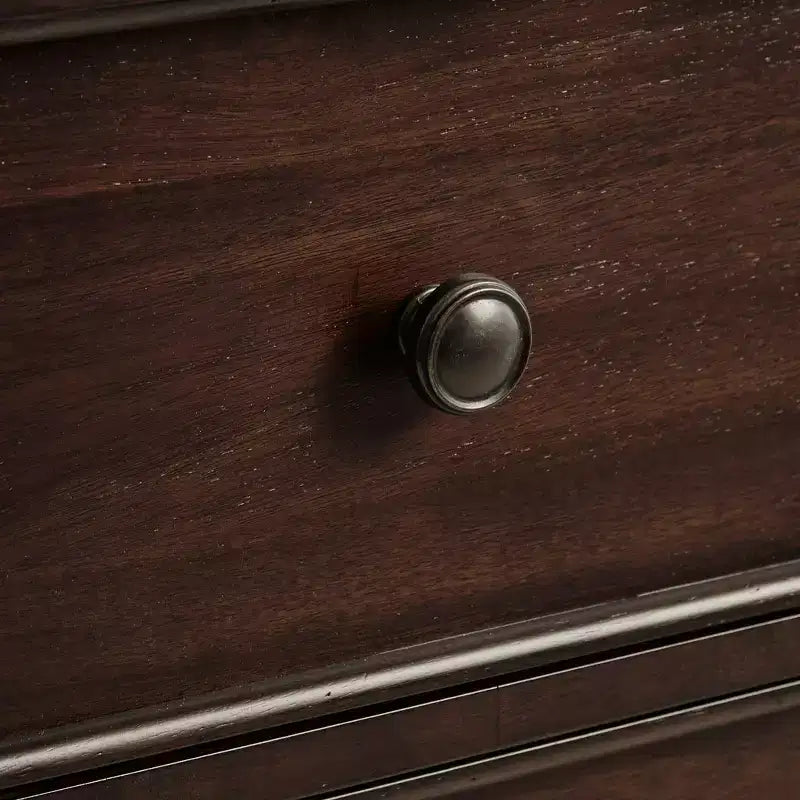 Commode d'appoint en bois de style ferme avec pieds tournés