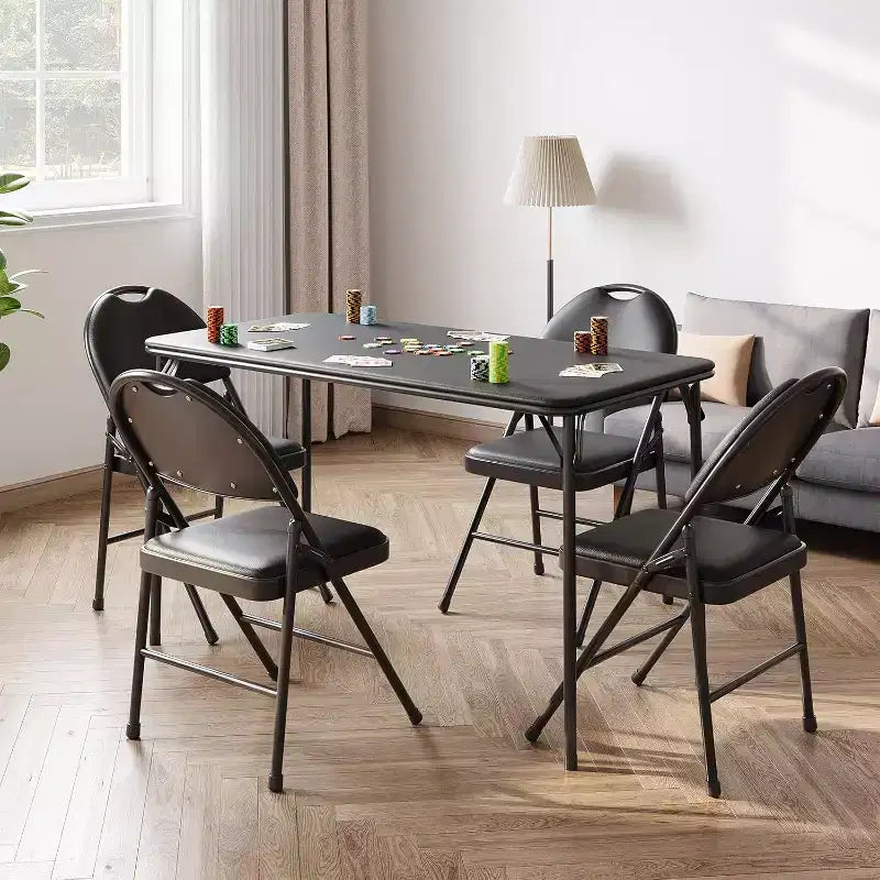 Table rectangulaire pliante portable avec surface en cuir PU, cadre métallique robuste, pieds antidérapants, résistante aux marques et aux éraflures.