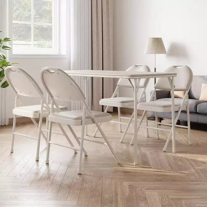 Table rectangulaire pliante portable avec surface en cuir PU, cadre métallique robuste, pieds antidérapants, résistante aux marques et aux éraflures.