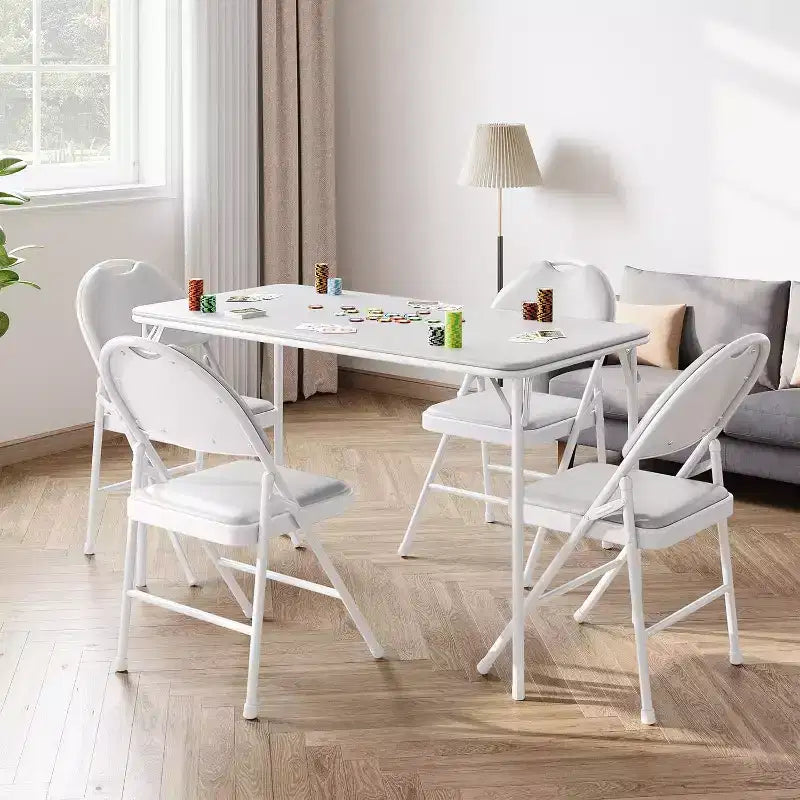 Table rectangulaire pliante portable avec surface en cuir PU, cadre métallique robuste, pieds antidérapants, résistante aux marques et aux éraflures.