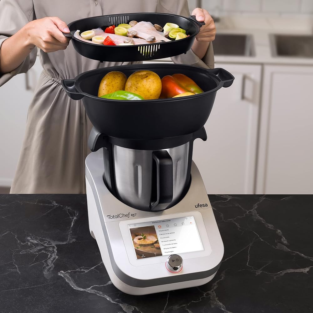 Ufesa TotalChef RK7 Robot de Cuisine Multifonctions Inteligent, WIFI, 30 Fonctions, 4.5L, Écran Tactile 7 Pouces, Balance Integrée, Livre de Recettes Interactif, Argent / Blanc : Cuisine et Maison