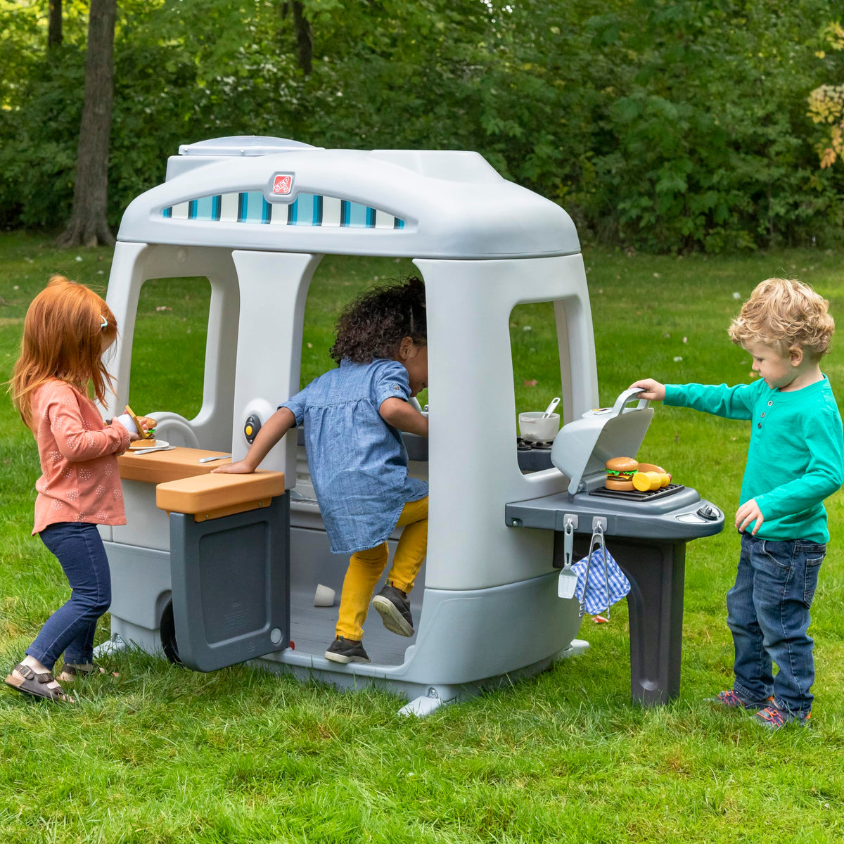 Step2 Adventure Camper Spielhaus für Kinder