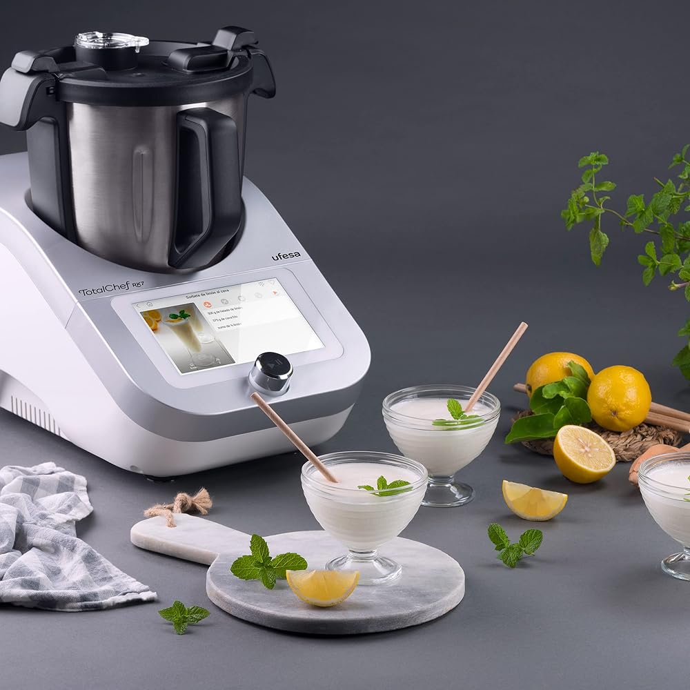 Ufesa TotalChef RK7 Robot de Cuisine Multifonctions Inteligent, WIFI, 30 Fonctions, 4.5L, Écran Tactile 7 Pouces, Balance Integrée, Livre de Recettes Interactif, Argent / Blanc : Cuisine et Maison