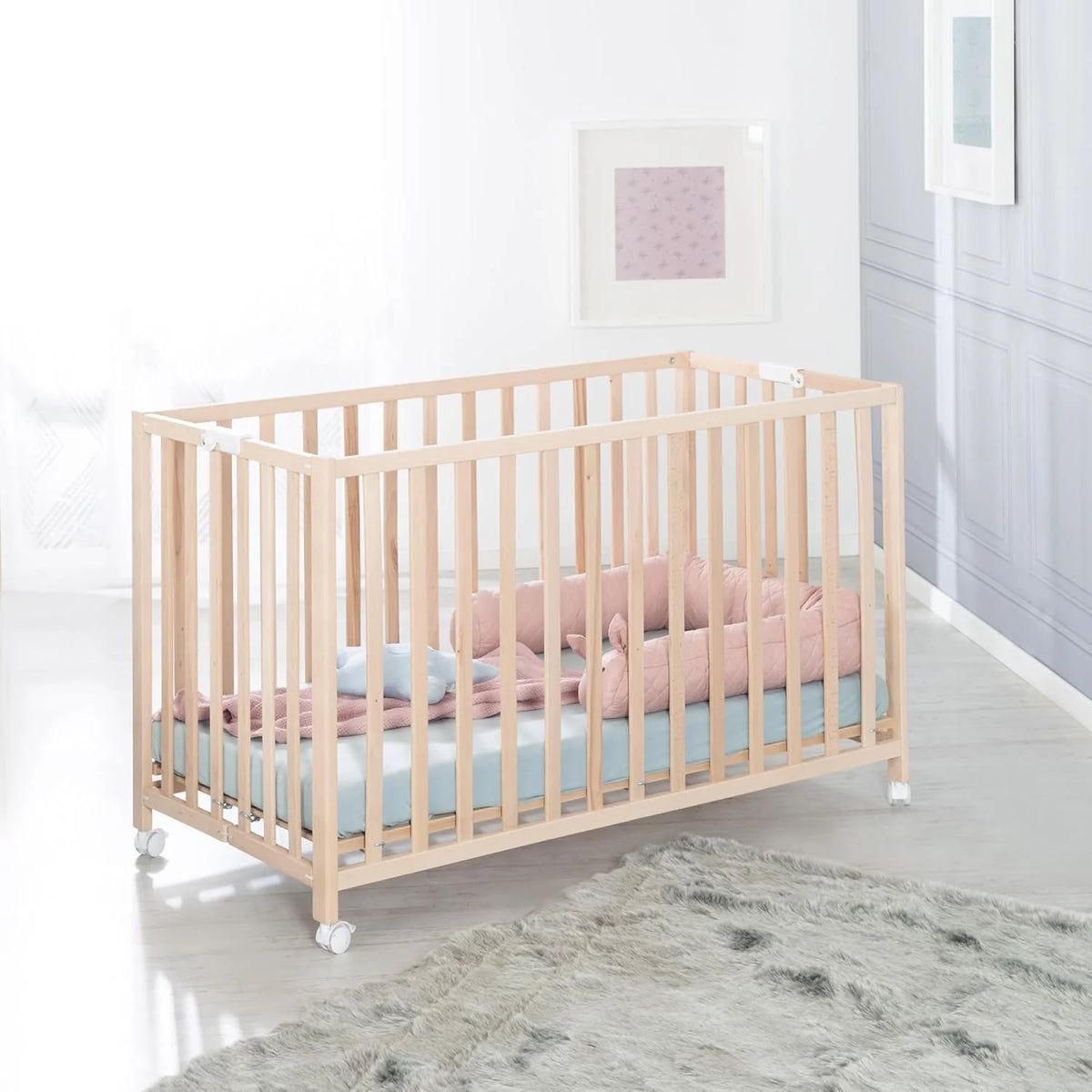 Lit Bébé Pliant en Hêtre "Fold Up" 60x120 cm - avec Roulettes à Freins - Naturel